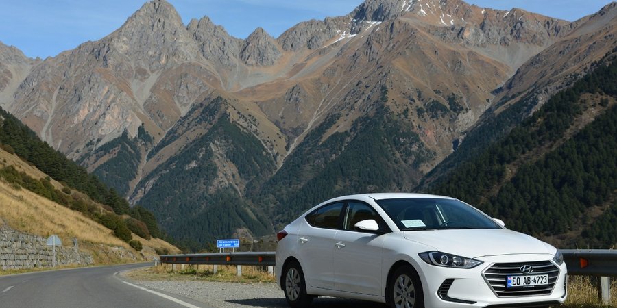 Huurauto voor Kaukasus-bergen in Georgië