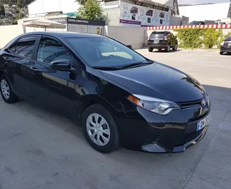 Vooraanzicht van een huurauto Toyota Corolla Sedan in Tbilisi, Georgië ✓ Auto #230. ✓ Transmissie Automatisch TM ✓ 0 beoordelingen.