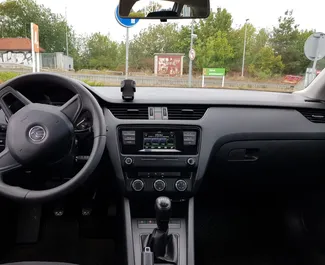 Verhuur Skoda Octavia Combi. Comfort Auto te huur in Tsjechië ✓ Borg van Borg van 200 EUR ✓ Verzekeringsmogelijkheden TPL, CDW, FDW.