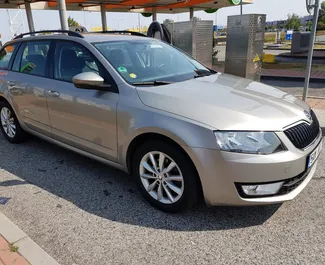 Vooraanzicht van een huurauto Skoda Octavia Combi Praag, Tsjechië ✓ Auto #431. ✓ Transmissie Automatisch TM ✓ 0 beoordelingen.