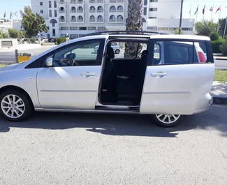 Vooraanzicht van een huurauto Mazda 5 in Larnaca, Cyprus ✓ Auto #788. ✓ Transmissie Automatisch TM ✓ 0 beoordelingen.
