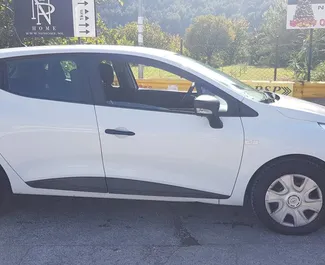 Verhuur Renault Clio 4. Economy Auto te huur in Montenegro ✓ Borg van Zonder Borg ✓ Verzekeringsmogelijkheden TPL, CDW, SCDW, Passagiers, Diefstal, Buitenland.