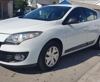 Vooraanzicht van een huurauto Renault Megane in Bar, Montenegro ✓ Auto #534. ✓ Transmissie Handmatig TM ✓ 11 beoordelingen.