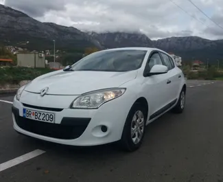 Vooraanzicht van een huurauto Renault Megane in Bar, Montenegro ✓ Auto #988. ✓ Transmissie Handmatig TM ✓ 22 beoordelingen.