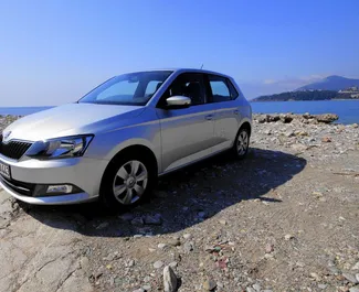 Vooraanzicht van een huurauto Skoda Fabia in Budva, Montenegro ✓ Auto #1061. ✓ Transmissie Automatisch TM ✓ 3 beoordelingen.