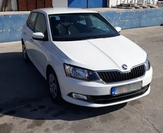 Vooraanzicht van een huurauto Skoda Fabia in Tivat, Montenegro ✓ Auto #512. ✓ Transmissie Automatisch TM ✓ 1 beoordelingen.