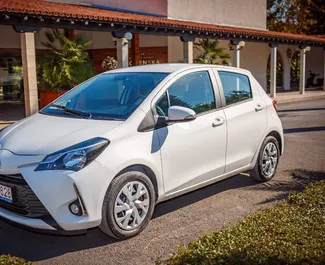 Verhuur Toyota Yaris. Economy, Comfort Auto te huur in Montenegro ✓ Borg van Zonder Borg ✓ Verzekeringsmogelijkheden TPL, CDW, SCDW, FDW, Passagiers, Buitenland.