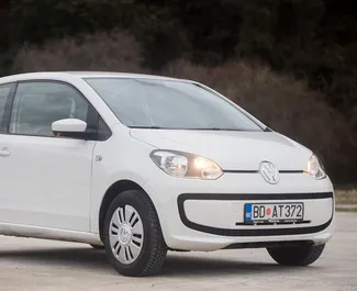 Vooraanzicht van een huurauto Volkswagen Up in Budva, Montenegro ✓ Auto #1048. ✓ Transmissie Handmatig TM ✓ 2 beoordelingen.