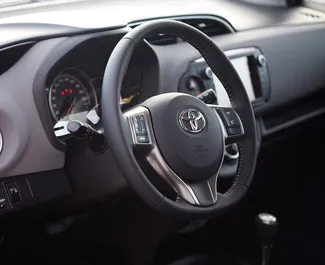 Autohuur Toyota Yaris 2017 in in Montenegro, met Benzine brandstof en 100 pk ➤ Vanaf 17 EUR per dag.