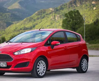 Vooraanzicht van een huurauto Ford Fiesta in Budva, Montenegro ✓ Auto #1052. ✓ Transmissie Automatisch TM ✓ 3 beoordelingen.