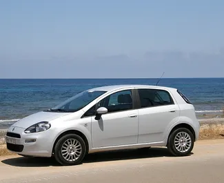 Vooraanzicht van een huurauto Fiat Grande Punto op Kreta, Griekenland ✓ Auto #1118. ✓ Transmissie Handmatig TM ✓ 3 beoordelingen.