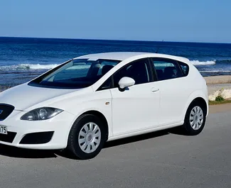 Vooraanzicht van een huurauto SEAT Leon op Kreta, Griekenland ✓ Auto #1126. ✓ Transmissie Handmatig TM ✓ 0 beoordelingen.