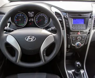 Benzine motor van 1,6L van Hyundai i30 2016 te huur in Budva.