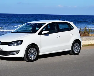 Vooraanzicht van een huurauto Volkswagen Polo op Kreta, Griekenland ✓ Auto #1120. ✓ Transmissie Handmatig TM ✓ 0 beoordelingen.