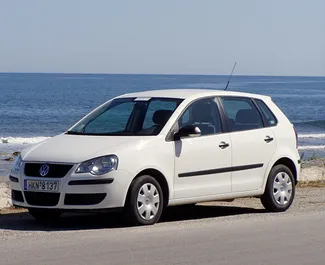 Vooraanzicht van een huurauto Volkswagen Polo op Kreta, Griekenland ✓ Auto #1117. ✓ Transmissie Handmatig TM ✓ 3 beoordelingen.