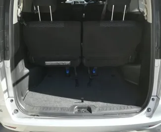 Nissan Serena 2015 beschikbaar voor verhuur in Limassol, met een kilometerlimiet van onbeperkt.