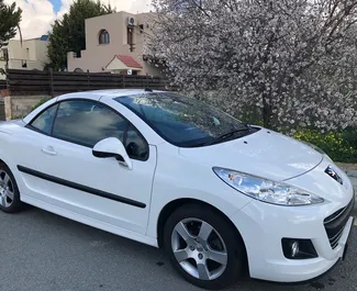 Vooraanzicht van een huurauto Peugeot 207cc in Paphos, Cyprus ✓ Auto #1216. ✓ Transmissie Automatisch TM ✓ 0 beoordelingen.