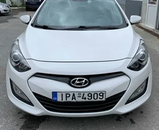 Vooraanzicht van een huurauto Hyundai i30 op Kreta, Griekenland ✓ Auto #1258. ✓ Transmissie Handmatig TM ✓ 0 beoordelingen.