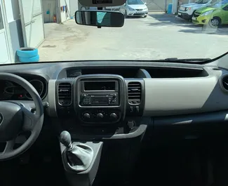 Renault Trafic 2017 beschikbaar voor verhuur op Kreta, met een kilometerlimiet van onbeperkt.