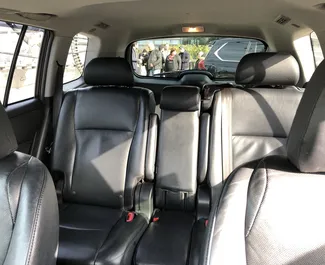 Toyota Highlander 2013 beschikbaar voor verhuur in Tbilisi, met een kilometerlimiet van onbeperkt.