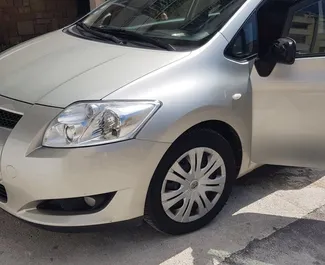 Vooraanzicht van een huurauto Toyota Auris in Bar, Montenegro ✓ Auto #1347. ✓ Transmissie Automatisch TM ✓ 20 beoordelingen.