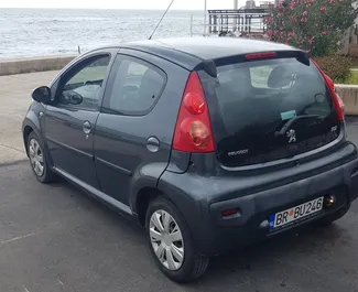 Benzine motor van 1,0L van Peugeot 107 2013 te huur in Bar.