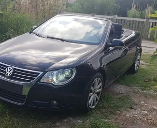 Interieur van Volkswagen Eos te huur in Montenegro. Een geweldige auto met 4 zitplaatsen en een Automatisch transmissie.