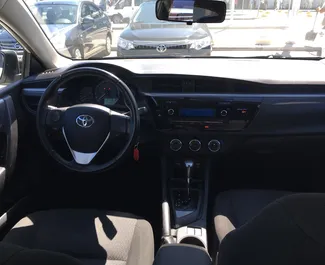 Toyota Corolla 2015 beschikbaar voor verhuur op de luchthaven van Simferopol, met een kilometerlimiet van onbeperkt.
