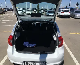 Verhuur Datsun Mi-do. Economy Auto te huur op de Krim ✓ Borg van Borg van 10000 RUB ✓ Verzekeringsmogelijkheden TPL, CDW, Diefstal, Buitenland.