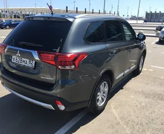 Mitsubishi Outlander 2015 beschikbaar voor verhuur op de luchthaven van Simferopol, met een kilometerlimiet van onbeperkt.