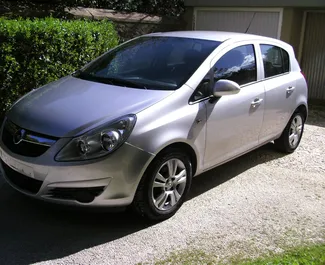 Vooraanzicht van een huurauto Opel Corsa in Kalamata, Griekenland ✓ Auto #1500. ✓ Transmissie Automatisch TM ✓ 0 beoordelingen.