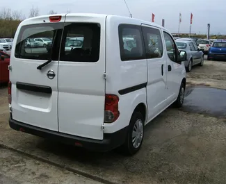 Autohuur Nissan Nv200 Evalia #1498 Handmatig in Kalamata, uitgerust met 1,5L motor ➤ Van Simos in Griekenland.