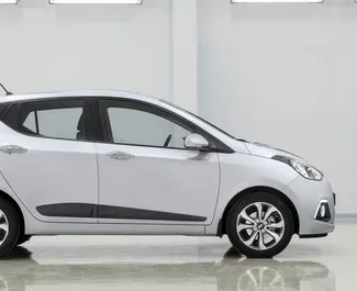 Vooraanzicht van een huurauto Hyundai i10 op Rhodos, Griekenland ✓ Auto #1454. ✓ Transmissie Handmatig TM ✓ 0 beoordelingen.