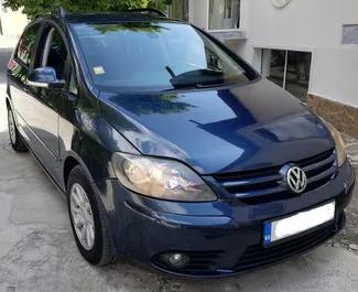 Vooraanzicht van een huurauto Volkswagen Golf Plus in Burgas, Bulgarije ✓ Auto #1645. ✓ Transmissie Automatisch TM ✓ 0 beoordelingen.