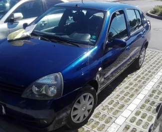 Vooraanzicht van een huurauto Renault Symbol in Burgas, Bulgarije ✓ Auto #1644. ✓ Transmissie Handmatig TM ✓ 1 beoordelingen.