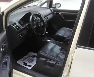 Autohuur Volkswagen Touran 2015 in in Bulgarije, met Diesel brandstof en 110 pk ➤ Vanaf 16 EUR per dag.