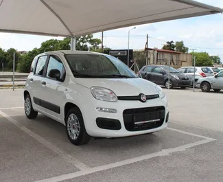 Vooraanzicht van een huurauto Fiat Panda op de luchthaven van Thessaloniki, Griekenland ✓ Auto #1708. ✓ Transmissie Handmatig TM ✓ 0 beoordelingen.