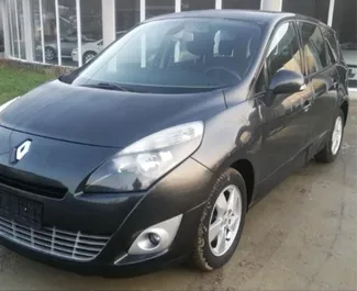 Vooraanzicht van een huurauto Renault Grand Scenic in Burgas, Bulgarije ✓ Auto #1659. ✓ Transmissie Automatisch TM ✓ 0 beoordelingen.
