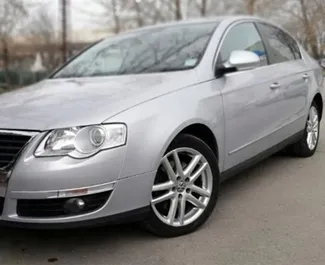 Vooraanzicht van een huurauto Volkswagen Passat in Burgas, Bulgarije ✓ Auto #1649. ✓ Transmissie Automatisch TM ✓ 0 beoordelingen.
