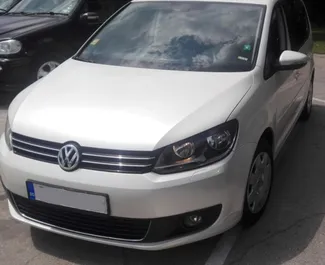 Autohuur Volkswagen Touran #1662 Automatisch in Burgas, uitgerust met 1,6L motor ➤ Van Nikolaj in Bulgarije.