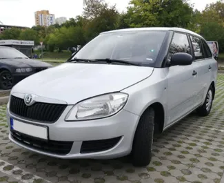 Vooraanzicht van een huurauto Skoda Fabia Combi in Burgas, Bulgarije ✓ Auto #1653. ✓ Transmissie Automatisch TM ✓ 0 beoordelingen.