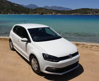 Vooraanzicht van een huurauto Volkswagen Polo op Kreta, Griekenland ✓ Auto #1781. ✓ Transmissie Handmatig TM ✓ 0 beoordelingen.