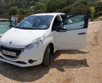 Interieur van Peugeot 208 te huur in Griekenland. Een geweldige auto met 5 zitplaatsen en een Handmatig transmissie.