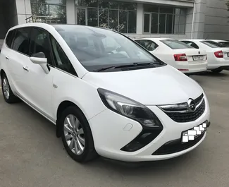 Autohuur Opel Zafira 2014 in op de Krim, met Benzine brandstof en 150 pk ➤ Vanaf 3190 RUB per dag.