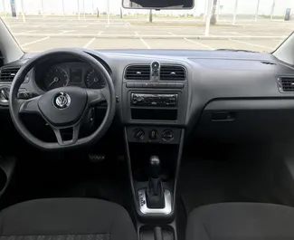 Autohuur Volkswagen Polo Sedan 2018 in op de Krim, met Benzine brandstof en 110 pk ➤ Vanaf 1400 RUB per dag.