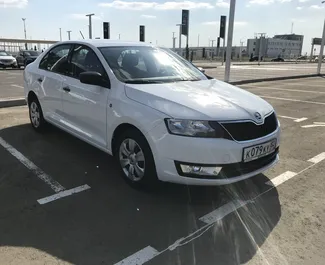 Verhuur Skoda Rapid. Economy, Comfort Auto te huur op de Krim ✓ Borg van Borg van 12000 RUB ✓ Verzekeringsmogelijkheden TPL, CDW.