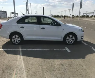 Benzine motor van 1,6L van Skoda Rapid 2018 te huur op de luchthaven van Simferopol.