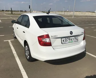 Skoda Rapid 2018 met Vooraandrijving systeem, beschikbaar op de luchthaven van Simferopol.