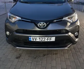 Vooraanzicht van een huurauto Toyota Rav4 in Tbilisi, Georgië ✓ Auto #1888. ✓ Transmissie Automatisch TM ✓ 1 beoordelingen.