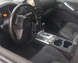 Autohuur Nissan Pathfinder 2012 in in Georgië, met Benzine brandstof en 360 pk ➤ Vanaf 126 GEL per dag.